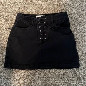 PacSun, Lace miniskirt